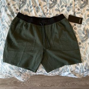 Lululemon At Ease 7” Short - Forest Green